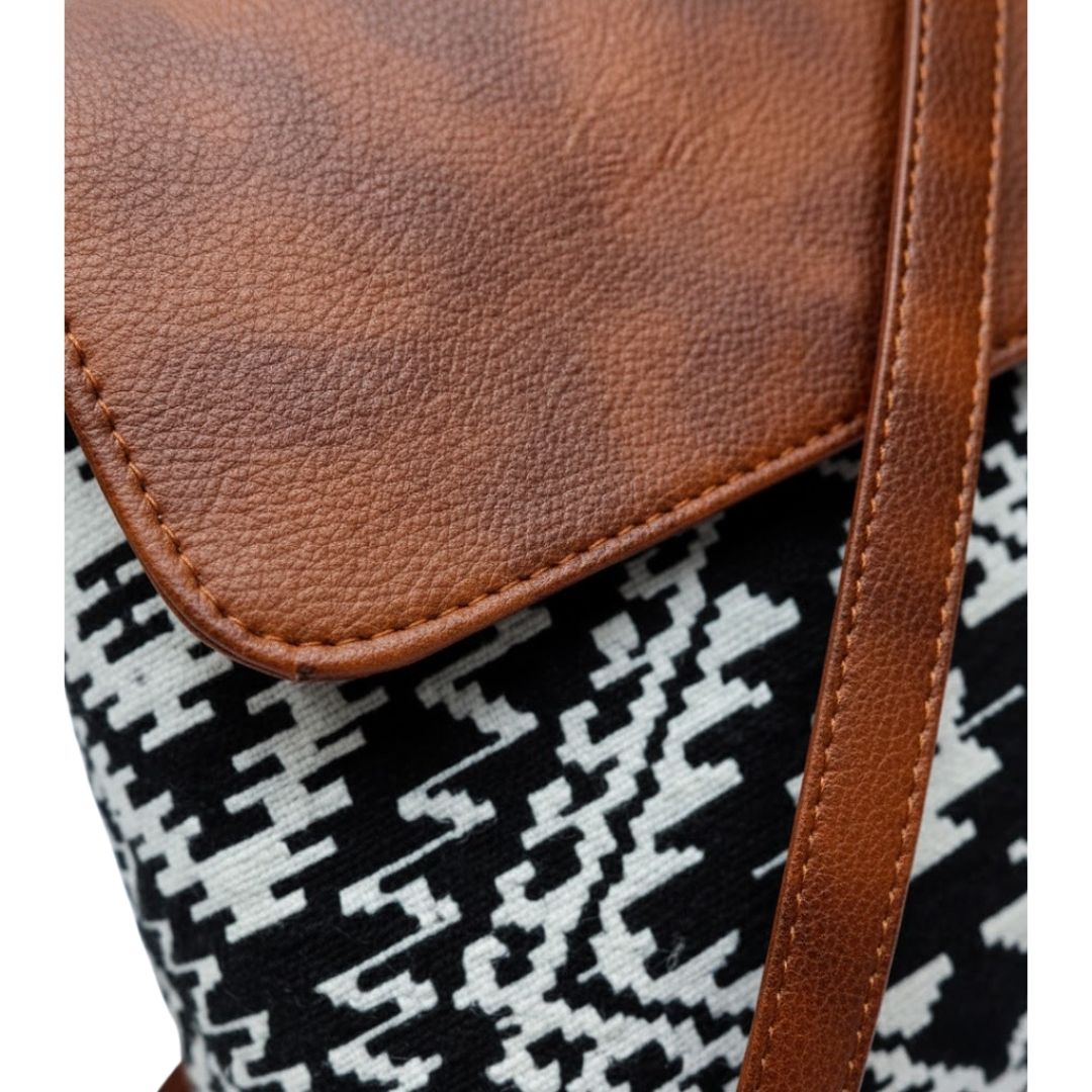 Stylish Leather Flap Sling Bag for Everyday Use 153